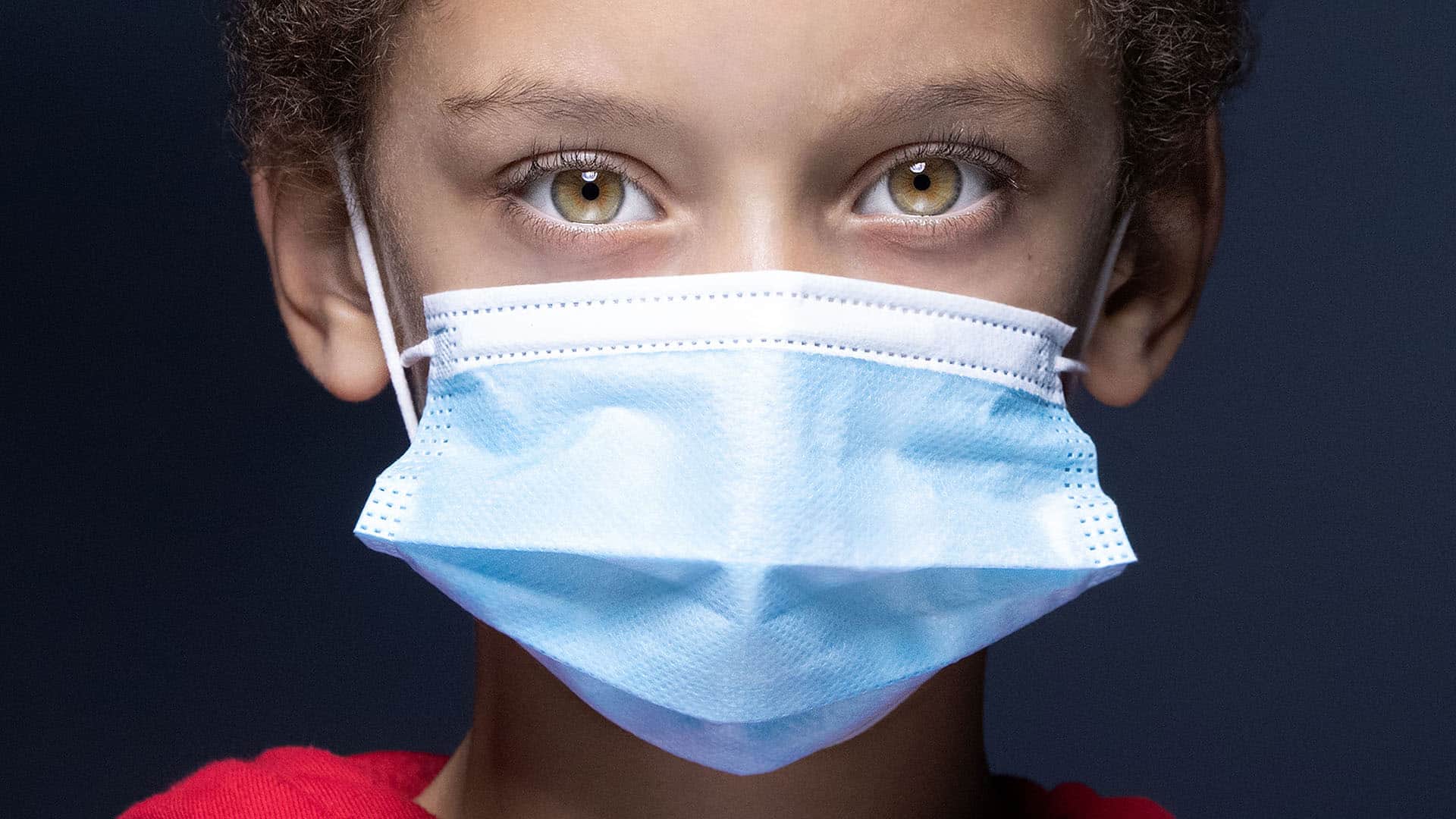 Enfant masque