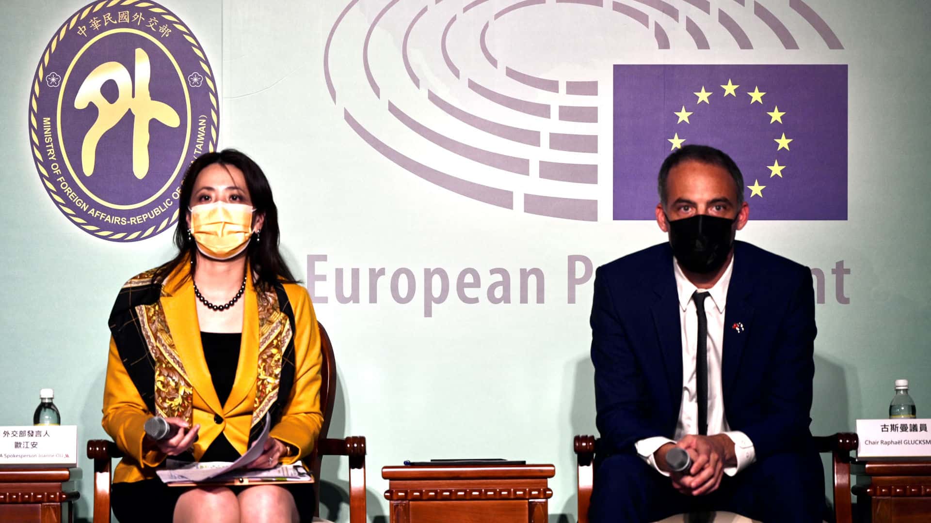 Joanne Ou - Raphael Glucksmann